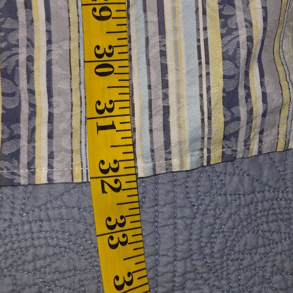 TOMMY BAHAMA MENS SIZE L BLUE, YELLOW AND WHITE JAQUARD PRINT LONG SLEEVE SHIRT. - Picture 13 of 14